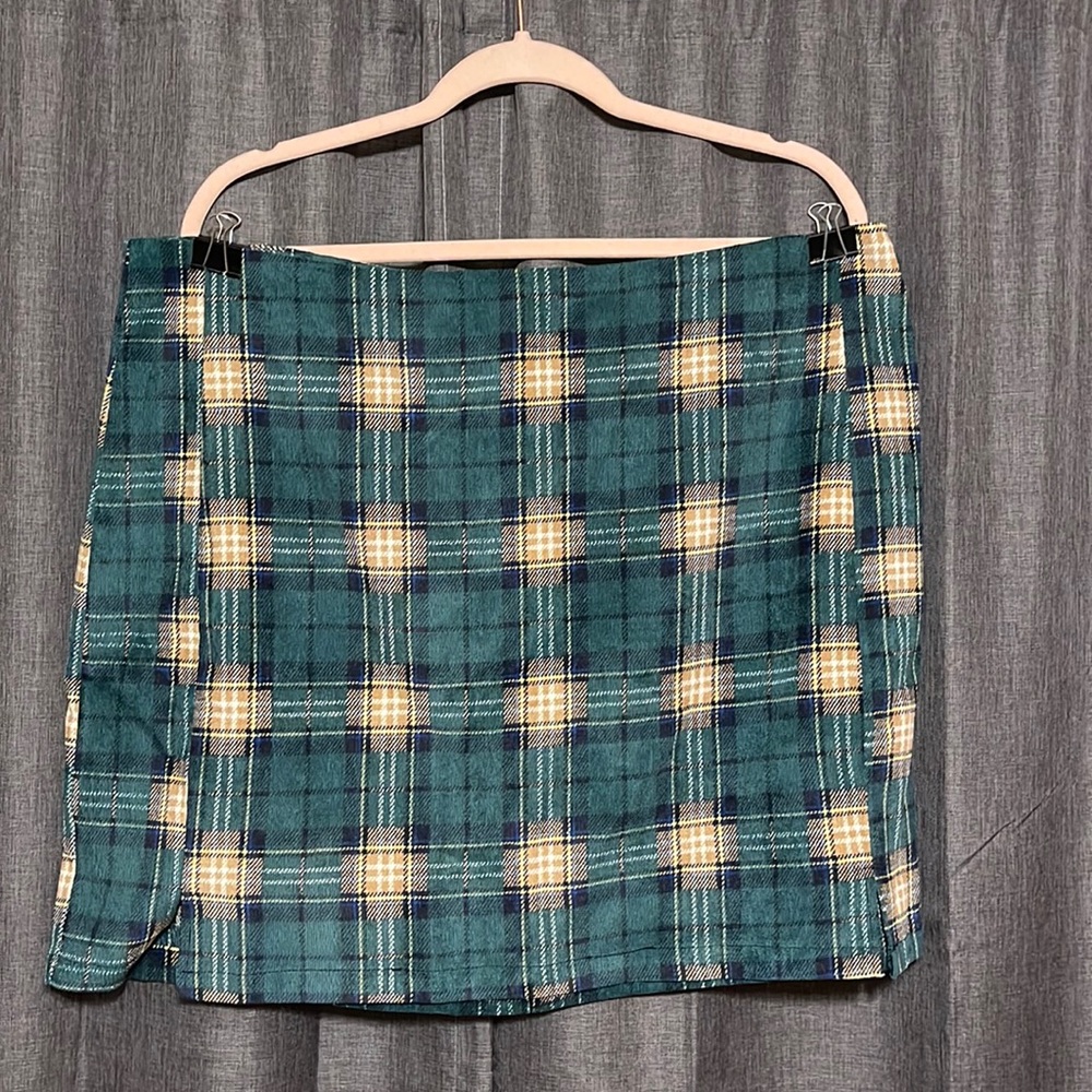 SHEIN Plaid Split Hem Skirt